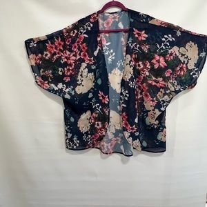 Kimono sz L blue flower print cover up, robe NWOT.